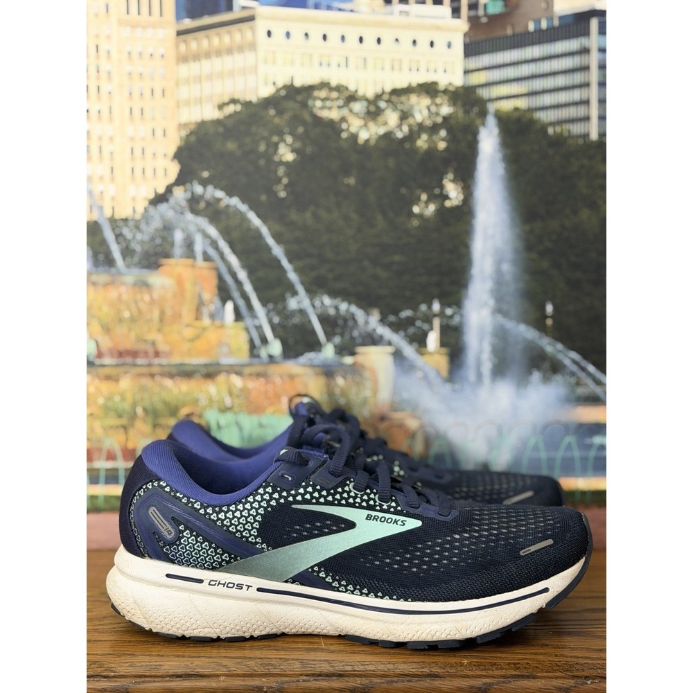 Brooks Ghost 14 women's running shoes in a navy and teal Size 8 Medium B Eur39
